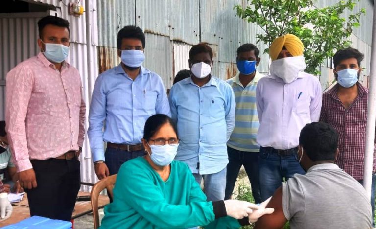 ਪੰਜਾਬ ਬਿਲਡਿੰਗ ਅਦਰ ਕੰਸਟਕਸ਼ਨ ਵਰਕਰ ਬੋਰਡ ਅਧੀਨ ਰਜਿਸਟਰਡ ਉਸਾਰੀ ਕਾਮਿਆਂ ਨੂੰ ਲਗਾਤਾਰ ਕੈਂਪ ਲਗਾ ਲਗਾਈ ਜਾ ਰਹੀ ਵੈਕਸੀਨ