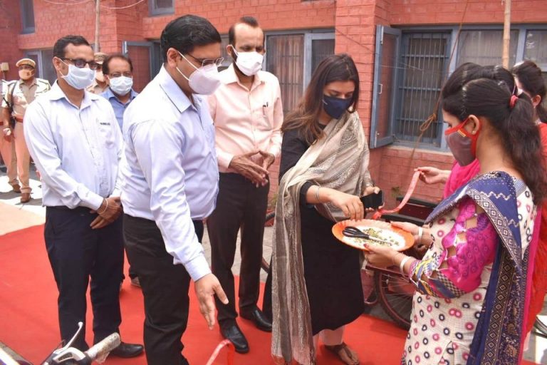 ਡਿਪਟੀ ਕਮਿਸ਼ਨਰ ਨੇ ਜ਼ਰੂਰਤਮੰਦ ਦਿਵਆਂਗਜਨਾਂ ਨੂੰ ਮੁਫ਼ਤ 37 ਮੋਟੋਰਾਈਜਡ ਟਰਾਈਸਾਈਕਲ ਵੰਡੇ ਸੋਨਾਲੀਕਾ ਵਲੋਂ ਇਸ ਪ੍ਰੋਜੈਕਟ ’ਚ 4,56,000 ਰੁਪਏ ਦਾ ਦਿੱਤਾ ਗਿਆ ਆਰਥਿਕ ਸਹਿਯੋਗ