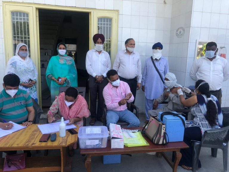 ਜ਼ਿਲ੍ਹੇ ਦੇ ਜ਼ਿਆਦਾਤਰ ਪਿੰਡਾਂ ਦੀਆਂ ਪੰਚਾਇਤਾਂ ਕੋਵਿਡ ਟੀਕਾਕਰਨ ਅਤੇ ਟੈਸਟਿੰਗ ਦੇ ਲਈ ਆਈਆਂ ਅੱਗੇ : ਅਪਨੀਤ ਰਿਆਤ