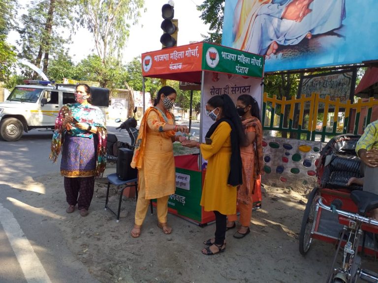 राजनीतिक दवेष छोड़ कर महामारी पर विजय प्राप्ति के लिए कार्य करें : नीति तलवाड़।