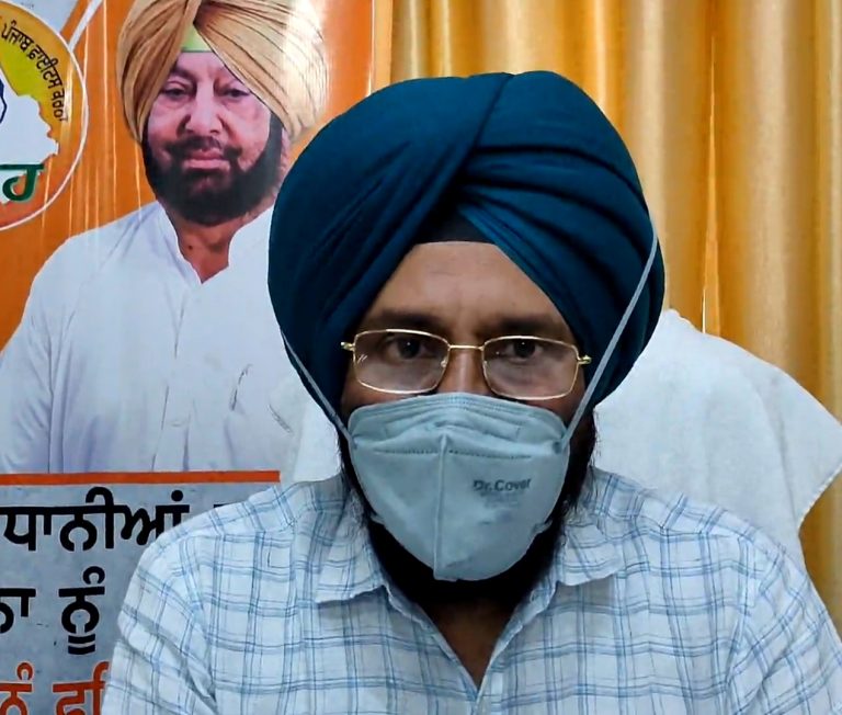 ਕੋਵਿਡ ਦੇ ਫੈਲਾਅ ਨੂੰ ਰੋਕਣ  ਲਈ ਜਰੂਰੀ ਹੈ ਕੋਵਿਡ ਟੀਕਾਕਰਨ -ਸਿਵਲ ਸਰਜਨ