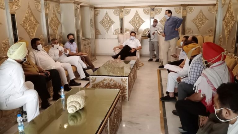 ਕੈਬਨਿਟ ਮੰਤਰੀ ਸੋਨੀ ਨੇ ਕੇਂਦਰੀ ਵਿਧਾਨ ਸਭਾ ਹਲਕੇ ਦੇ ਕੌਂਸਲਰਾਂ ਨਾਲ ਵਿਕਾਸ ਕਾਰਜਾਂ ਸਬੰਧੀ ਕੀਤੀ ਰੀਵਿਊ ਮੀਟਿੰਗ