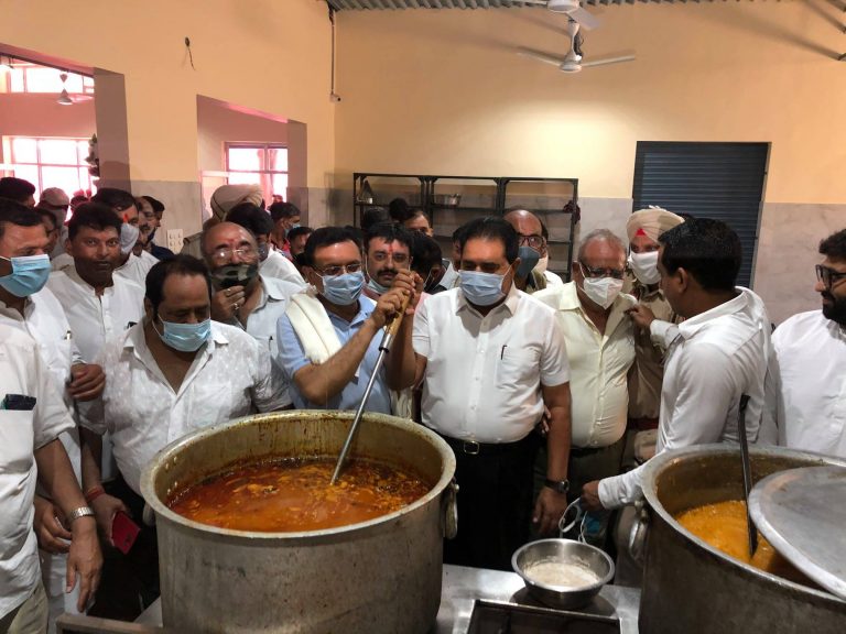 20 जून को श्री दुर्गियाना मंदिर अमृतसर में नवनिर्मित लंगर हॉल का उद्घाटन किया |