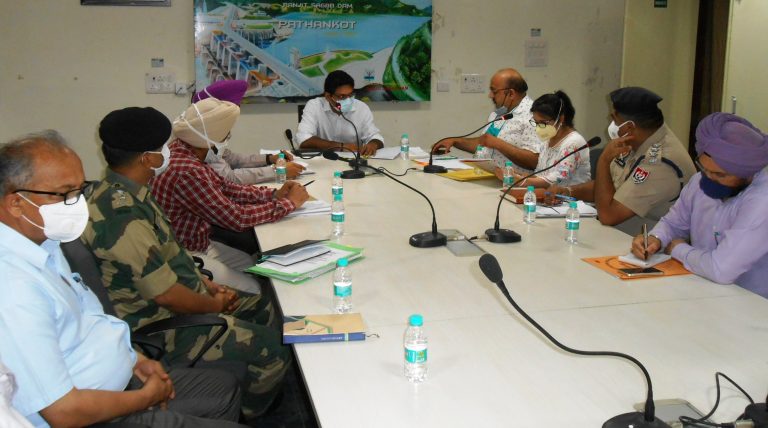 ਸੰਭਾਵੀ ਹੜ੍ਹਾਂ ਦੀ ਰੋਕਥਾਮ ਅਤੇ ਹੜ੍ਹਾਂ ਦੌਰਾਨ ਪ੍ਰਭਾਵਿਤ ਹੋਣ ਵਾਲੇ ਲੋਕਾਂ ਨੂੰ ਸੁਰੱਖਿਅਤ ਥਾਂਵਾਂ ‘ਤੇ ਪਹੁੰਚਾਉਣ ਲਈ ਕੀਤੇ ਜਾਣ ਵਾਲੇ ਅਗੇਤੇ ਪ੍ਰਬੰਧਾਂ ਸਬੰਧੀ ਮੀਟਿੰਗ ਆਯੋਜਿਤ