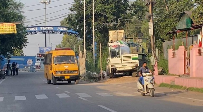 जम्मू ड्रोन हमला: दोहरे विस्फोट में वायुसेना के दो जवान घायल, जम्मू कश्मीर सीमा पर रेड अलर्ट जारी