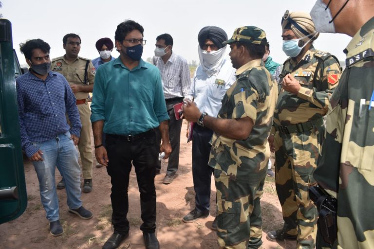 -ਡਿਪਟੀ ਕਮਿਸ਼ਨਰ ਪਠਾਨਕੋਟ ਵੱਲੋਂ ਨਰੋਟ ਜੈਮਲ ਸਿੰਘ ਅਤੇ ਬਮਿਆਲ ਖੇਤਰ ਦੇ ਸੰਭਾਵਿਤ ਹੜ੍ਹ ਪ੍ਰਭਾਵਿਤ ਖੇਤਰਾਂ ਦਾ ਕੀਤਾ ਦੋਰਾ |