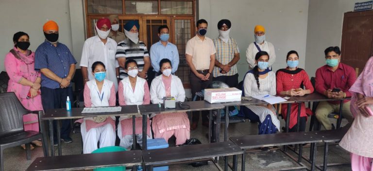 डिप्टी कमिश्नर ने टीकाकरण अभियान में ग़ैर सरकारी संगठनों की महत्वपूर्ण भूमिका की प्रशंसा की |