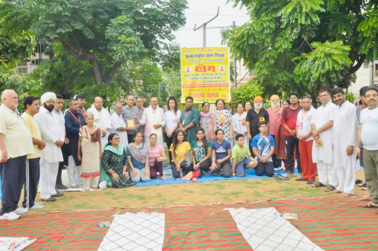 बेरी ने लोगों को कोविड -19 से लड़ने के लिए योग को ज़िंदगी का अहम हिस्सा बनाने का न्योता दिया |