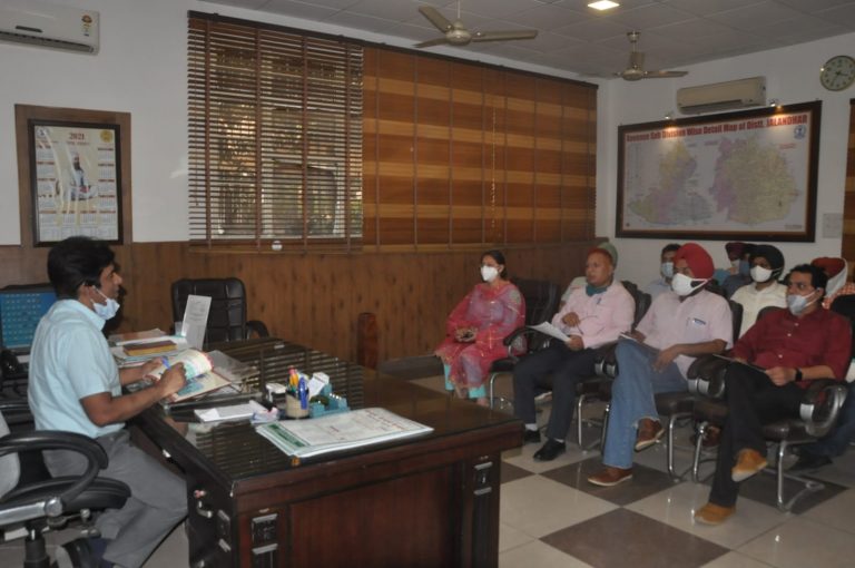 अतिरिक्त डिप्टी कमिश्नर ने वोटर जागरूकता कैंपों सम्बन्धित हलका स्तरीय स्वीप नोडल अधिकारियों के साथ बैठक की |