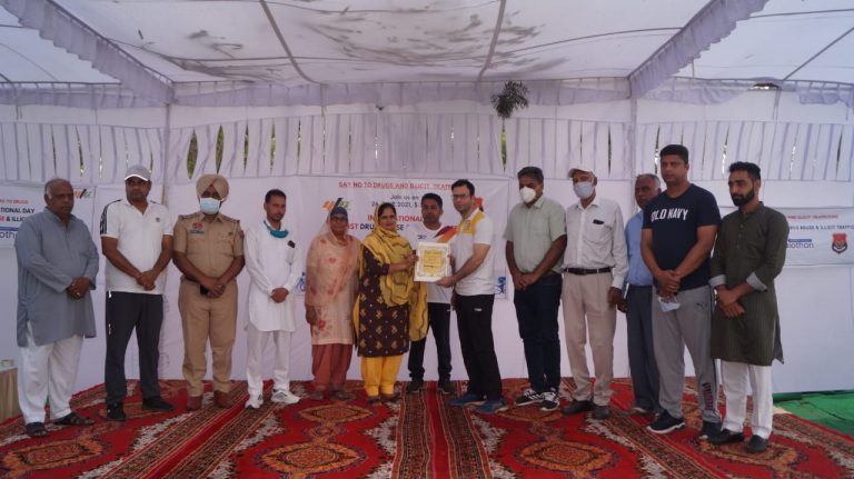 यूथ फ़ुटबाल क्लब ने सामूहिक प्रयत्नों से नशे को जड़ से ख़त्म करने का दिया न्योता |