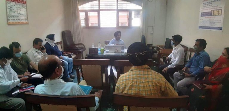 ਲੋਕ ਅਦਾਲਤ ਦੇ ਸਬੰਧ ਵਿੱਚ ਇਨਸ਼ੋਰੰਸ ਕੰਪਨੀਆਂ ਦੇ ਮੈਨੇਜਰ ਅਤੇ ਜਿਲ੍ਹਾ ਪਠਾਨਕੋਟ ਦੇ ਬੀ.ਡੀ.ਪੀ.ਓ ਨਾਲ ਕੀਤੀ ਮੀਟਿੰਗ