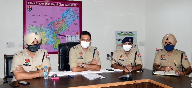 ਪਿਛਲੇ ਦਿਨਾਂ ਦੋਰਾਨ ਨਰੋਟ ਜੈਮਲ ਸਿੰਘ ਥਾਣੇ ਅਧੀਨ ਦਰਜ ਮਾਮਲੇ ਧਾਰਾ 302,34 ਆਈ.ਪੀ.ਸੀ. ਅਧੀਨ ਦੋਸੀਆਂ ਵਿੱਚੋਂ ਪੁਲਿਸ ਵੱਲੋਂ ਚਾਰ ਲੋਕਾਂ ਨੂੰ ਕੀਤਾ ਗਿਰਫਤਾਰ