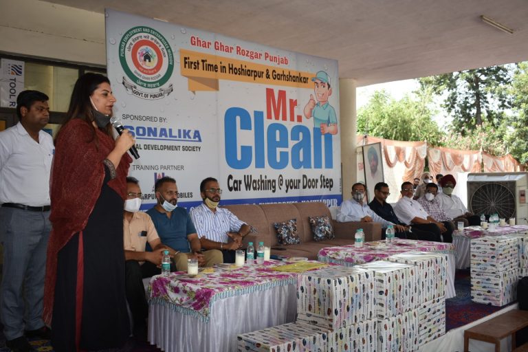 जिला रोजगार ब्यूरो की एक और शानदार पहल: अब डोर स्टैप पर कार वाशिंग की सेवा देंगे मिस्टर क्लीन