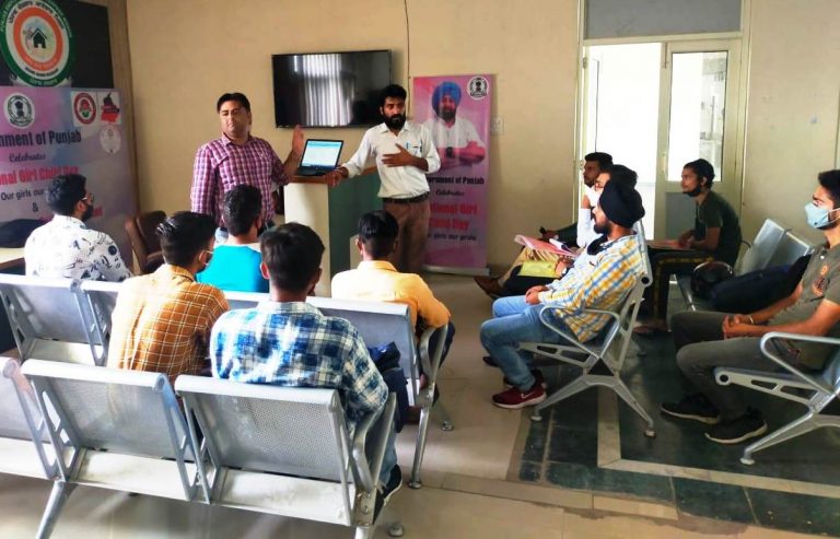 ਡੀ.ਬੀ.ਈ.ਈ. ਵਿਖੇ ਲਗਾਇਆ ਗਿਆ ਰੋਜਗਾਰ ਮੇਲਾ :- ਰਕੇਸ ਕੁਮਾਰ।