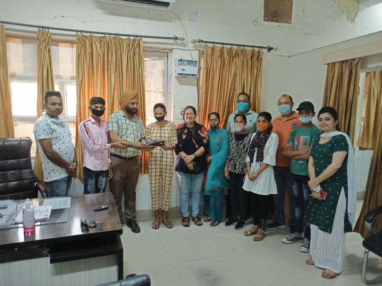 धरती के संजीव देवता हैं डाक्टर: संजीव तलवाड़।