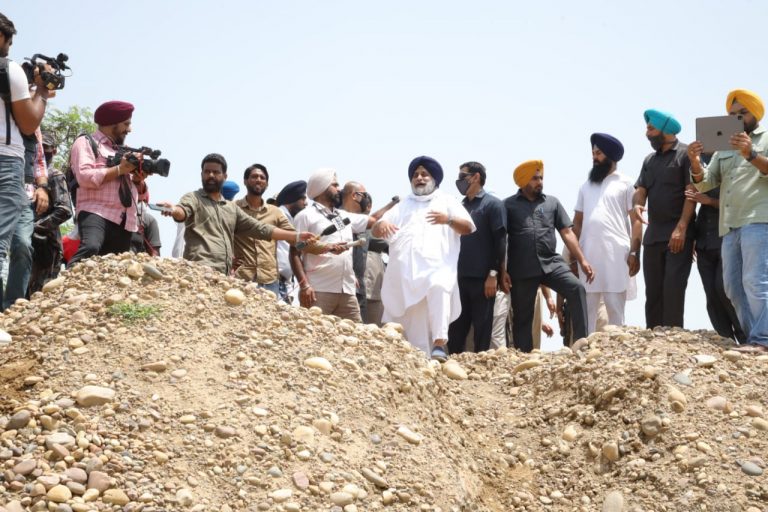 मुख्यमंत्री तथा सरकारिया बताएं कि किन नियमों के तहत रेत तथा बजरी निकालने के लिए 200 फीट तक की खुदाई की अनुमति है: सरदार सुखबीर सिंह बादल