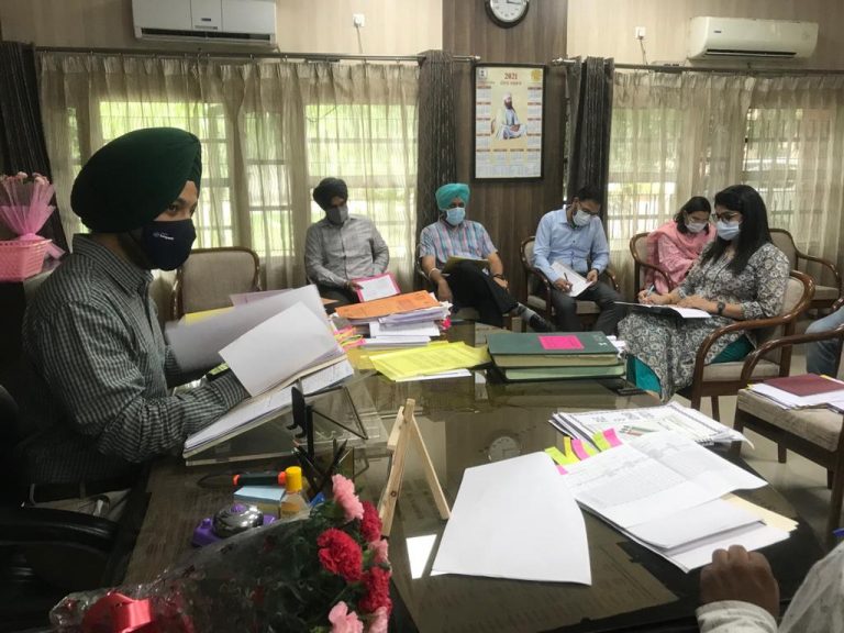 अतिरिक्त डिप्टी कमिश्नर (विकास) ने मतदान रजिस्ट्रेशन अधिकारियों के साथ बैठक की