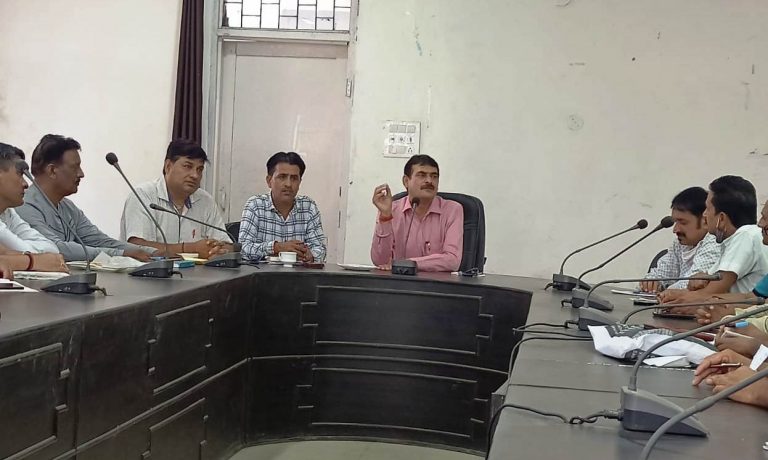 ਜਿਲ੍ਹਾ ਵਿਕਾਸ ਅਤੇ ਪੰਚਾਇਤ ਅਫਸਰ-ਕਮ ਚੋਣਕਾਰ ਰਜਿਸਟਰੇਸ਼ਨ ਅਫਸਰ-002 ਭੋਆ  ਨੇ ਹਲਕੇ ਦੇ ਸਮੂਹ ਸੈਕਟਰ ਅਫਸਰਾਂ ਨਾਲ ਕੀਤੀ ਮੀਟਿੰਗ