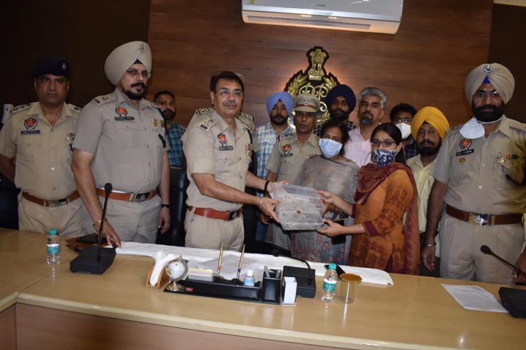 ਹੁਸ਼ਿਆਰਪੁਰ ਪੁਲਿਸ ਵੱਲੋਂ ਦੋ ਦਿਨਾਂ ’ਚ ਚੋਰ ਗਿਰੋਹ ਕਾਬੂ, 20 ਤੋਲੇ ਸੋਨਾ, ਡਾਇਮੰਡ ਤੇ 600 ਗ੍ਰਾਮ ਚਾਂਦੀ ਬਰਾਮਦ