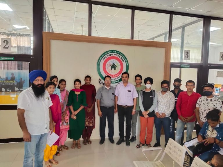 ਆਈ.ਟੀ.ਆਈ ਰੋਪੜ ’ਚ ਮੁਫ਼ਤ ਕੋਰਸ ਕਰਵਾਉਣ ਦੇ ਲਈ ਜ਼ਿਲ੍ਹਾ ਰੋਜ਼ਗਾਰ ਬਿਊਰੋ ਨੇ ਕਰਵਾਈ 182 ਵਿਦਿਆਰਥੀਆਂ ਦੀ ਰਜਿਸਟ੍ਰੇਸ਼ਨ