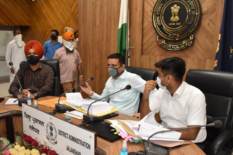 ज़िले के सभी सरकारी और प्राईवेट स्कूलों के टीचिंग और नान -टीचिंग स्टाफ के पूरे कोविड वैक्सीनेशन को अगस्त महीने के अंत तक यकीनी बनाया जाए