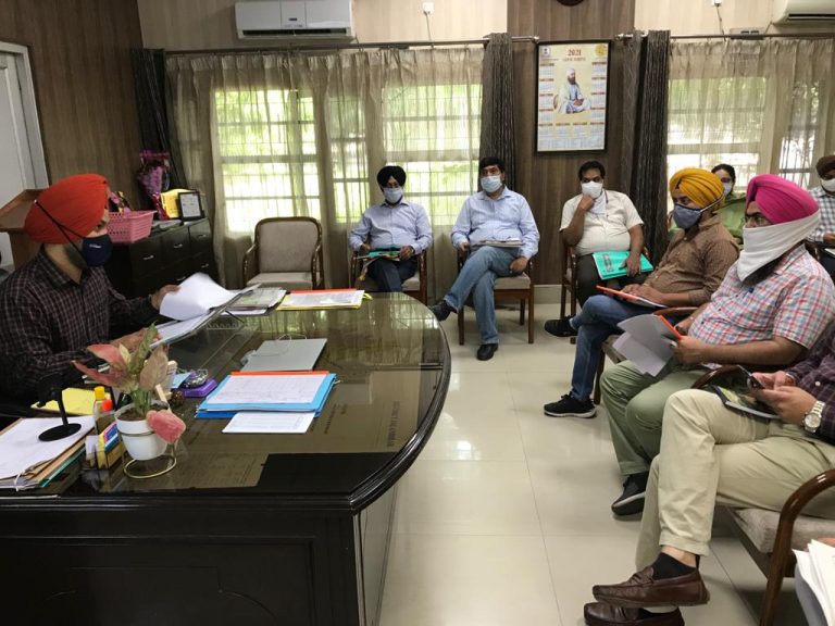 अतिरिक्त डिप्टी कमिश्नर ने जल जीवन मिशन और स्वच्छ भारत मिशन (ग्रामीण) अधीन आते गाँवों के विकास कामों की प्रगति का लिया जायज़ा