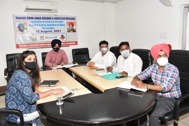 ਘਰ-ਘਰ ਰੋਜ਼ਗਾਰ ਮਿਸ਼ਨ ਤਹਿਤ ਕੀਤੇ ਠੋਸ ਯਤਨਾਂ ਨੂੰ ਪਿਆ ਬੂਰ, ਸ਼ਹਿਰ ਨੌਜਵਾਨ ਲੜਕੇ ਤੇ ਲੜਕੀ ਦੀ ਉੱਚ ਤਨਖਾਹ ਪੈਕੇਜਾਂ ‘ਤੇ ਮਾਈਕਰੋਸੌਫਟ ਵਿੱਚ ਚੋਣ