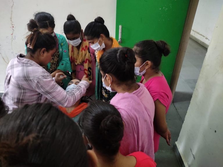 ज़िला प्रशासन ने गांधी वनिता आश्रम जालंधर की लड़कियों को आत्म निर्भर बनाने की दिशा में किया एक और प्रयत्न