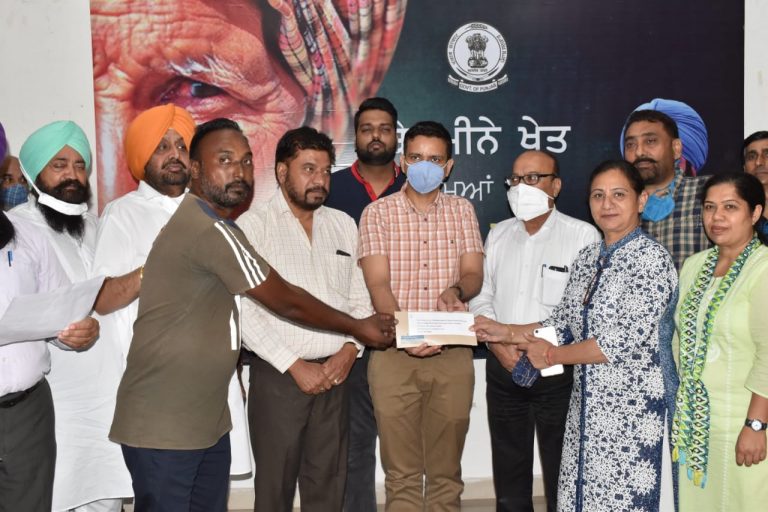 ਕੈਪਟਨ ਸਰਕਾਰ ਨੇ ਜਲੰਧਰ ਦੇ 41308 ਮਜ਼ਦੂਰਾਂ ਅਤੇ ਬੇਜ਼ਮੀਨੇ ਕਿਸਾਨਾਂ ਦਾ 78.48 ਕਰੋੜ ਦਾ ਕਰਜ਼ਾ ਕੀਤਾ ਮੁਆਫ਼