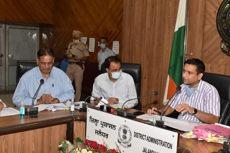 इंडियन स्टैंप एक्ट के अंतर्गत कर्ज़े की जाएँ -बूझ कर अदायगी न करने वालों से रिकवरी को तेज़ किया जाये: डिप्टी कमिश्नर