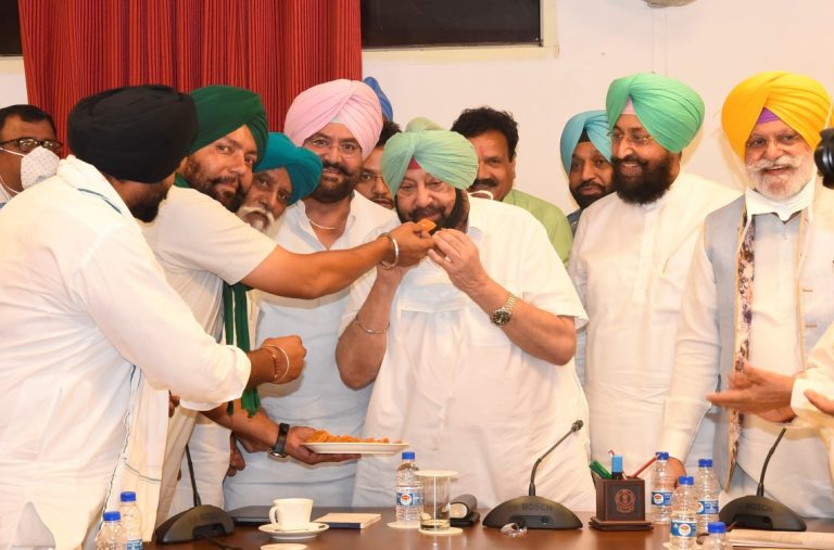 ਮੁੱਖ ਮੰਤਰੀ ਵੱਲੋਂ ਗੰਨੇ ਦਾ ਭਾਅ 360 ਰੁਪਏ ਪ੍ਰਤੀ ਕੁਇੰਟਲ ਕਰਨ ਦੇ ਨਾਲ ਹੀ ਪੰਜਾਬ ਗੰਨਾ ਕਿਸਾਨਾਂ ਵੱਲੋਂ ਫੌਰੀ ਸੰਘਰਸ਼ ਖਤਮ ਕਰਨ ਦਾ ਫੈਸਲਾ