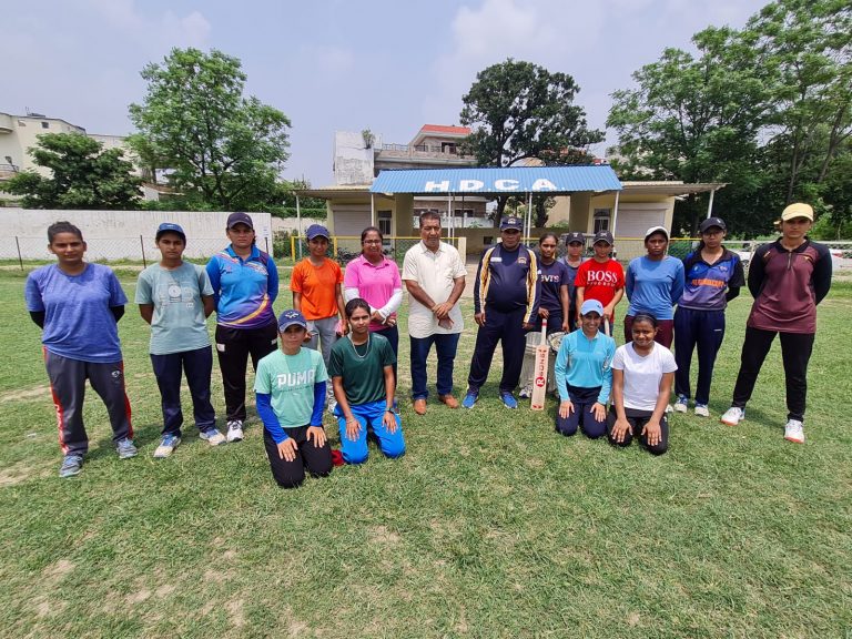 वूमैन सीनियर क्रिकेट जोन-बी पंजाब टीम में होशियारपुर की 8 खिलाडिय़ों का हुआ चयन