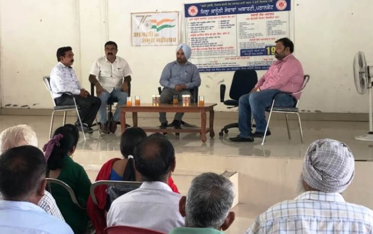 ਜਿਲ੍ਹਾ ਕਾਨੂੰਨੀ ਸੇਵਾਵਾਂ ਅਥਾਰਟੀ, ਪਠਾਨਕੋਟ ਵਲੋਂ ਪਠਾਨਕੋਟ ਦੇ ਵੱਖ-ਵੱਖ ਪਿੰਡਾਂ ਦੇ ਮੁੱਫਤ ਕਾਨੂੰਨੀ ਸਹਾਇਤਾ ਸਬੰਧੀ ਸੈਮੀਨਾਰ ਲਗਾਏ ਗਏ