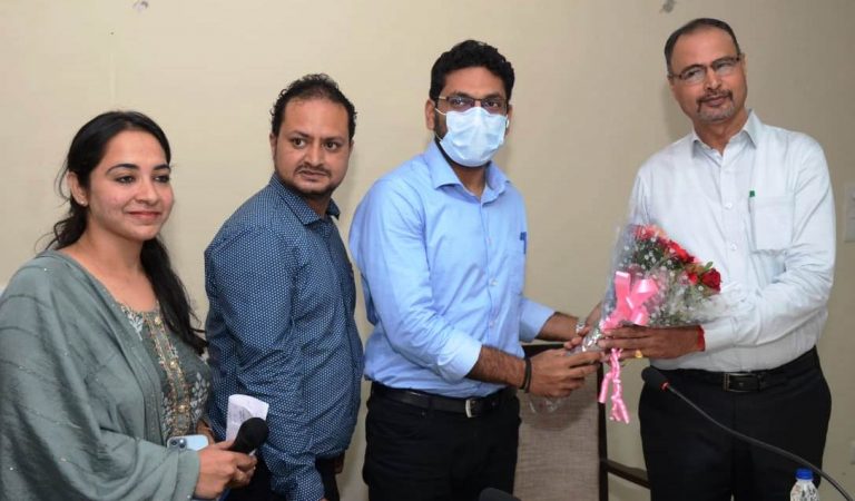 ਜਿਲ੍ਹਾ ਆਯੁਰਵੈਦਿਕ ਅਧਿਕਾਰੀ ਡਾ. ਰਾਮੇਸ ਅੱਤਰੀ ਵੱਲੋਂ ਕੀਤੇ ਕੰਮ ਪ੍ਰਸੰਸਾ ਯੋਗ ਹਨ-ਡਿਪਟੀ ਕਮਿਸ਼ਨਰ