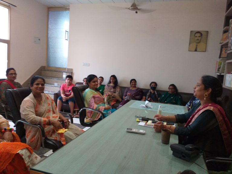 कांग्रेसी नेता बताएं कि नवजोत सिध्दू दवारा दिया गया 100 करोड़ का चैक कहां गया: नीति तलवाड़।