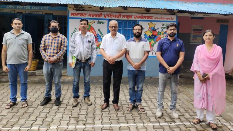 शिक्षा आधिकारियों की तरफ से स्कूलों में पहुंच कर अध्यापकों को किया जा रहा लगातार प्रेरित।