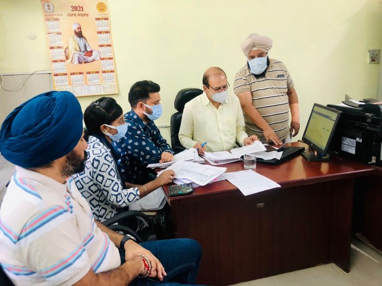 ਚੋਣ ਅਫ਼ਸਰ ਨੇ ਜ਼ਿਲ੍ਹੇ ਦੇ ਵੱਖ-ਵੱਖ ਵਿਧਾਨ ਸਭਾ ਹਲਕਿਆਂ ’ਚ ਚੱਲ ਰਹੇ ਵੋਟਰ ਵੈਰੀਫਿਕੇਸ਼ਨ ਅਤੇ ਵਿਸ਼ੇਸ਼ ਸੁਧਾਈ ਦੇ ਕੰਮਾਂ ਦਾ ਕੀਤਾ ਨਿਰੀਖਣ