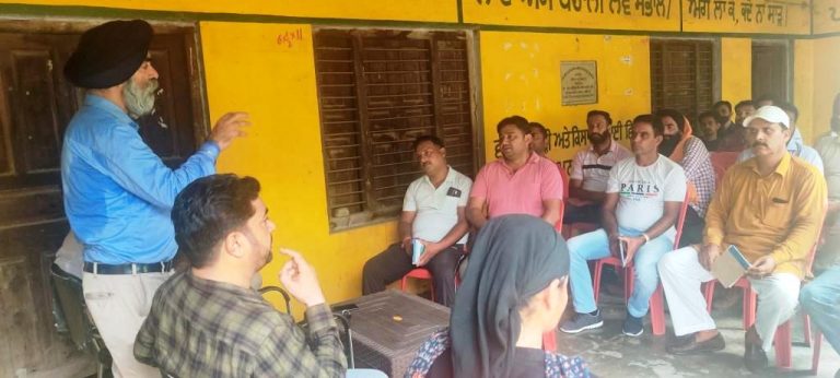 ਝੋਨੇ ਦੀ ਪਰਾਲੀ ਨੂੰ ਅੱਗ ਲਗਾਉਣ ਨਾਲ ਪੈਦਾ ਹੋਏ ਧੂੰਏਂ ਨਾਲ ਮਨੁੱਖੀ,ਪਸ਼ੂਆਂ  ਦੀ ਸਿਹਤ ਅਤੇ ਚੌਗਿਰਦੇ ਤੇ  ਬੁਰਾ ਪ੍ਰਭਾਵ ਪੈਂਦਾ ਹੈ: ਡਾ.ਅਮਰੀਕ ਸਿੰਘ