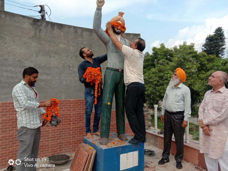श्रध्दा से मनाएं शहीदों के जन्म दिवस, बाद में भी दें सम्मान: संजीव तलवाड़।