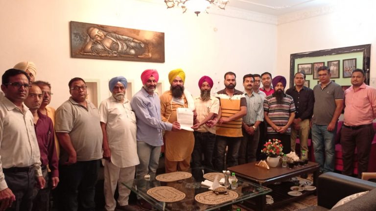 शिक्षा विभाग के विभिन्न संगठनों ने जसवीर सिंह गढ़ी के साथ की मुलाकात, मांगे माने जाने का दिया आश्वासन