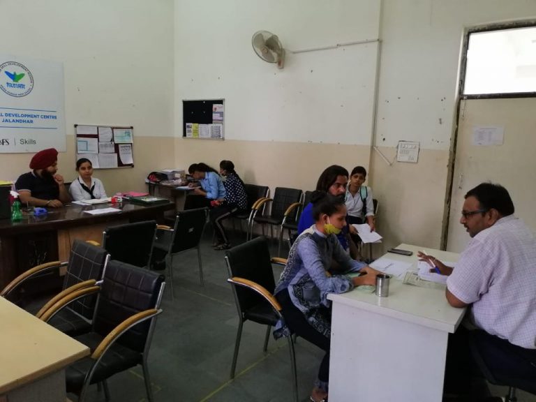 मल्टी सकिल सैंटर में लगाए गए रोज़गार मेलो में 81 उम्मीदवार रोज़गार के लिए चुने