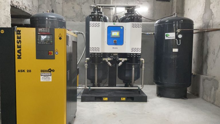 पी.एस.ए. आधारित एक अन्य आक्सीजन प्लांट गुलाब देवी अस्पताल में स्थापित