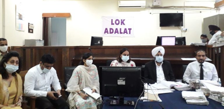 लोक अदालत में 16 साल पुराने 4 मामलों का निपटारा