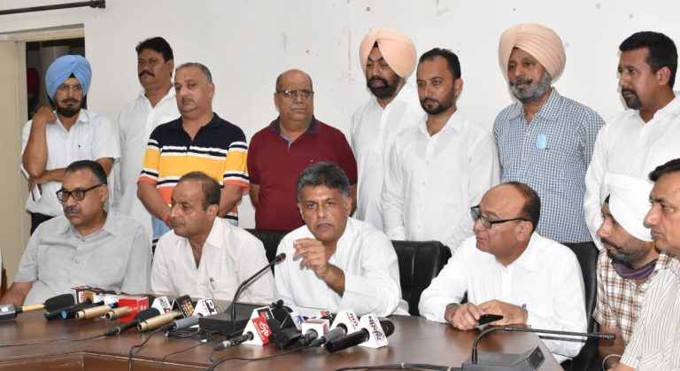 केंद्र सरकार की गलत आर्थिक नीतियों की बदौलत देशभर में करोड़ों लोग हुए बेरोजगारः सांसद मनीष तिवारी