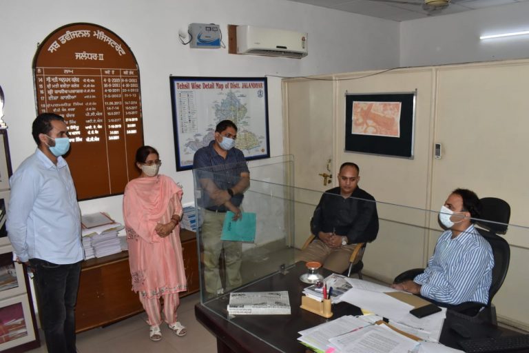 अतिरिक्त डिप्टी कमिश्नर ने ज़िला प्रशासन के अलग -अलग दफ़्तरों का किया निरीक्षण