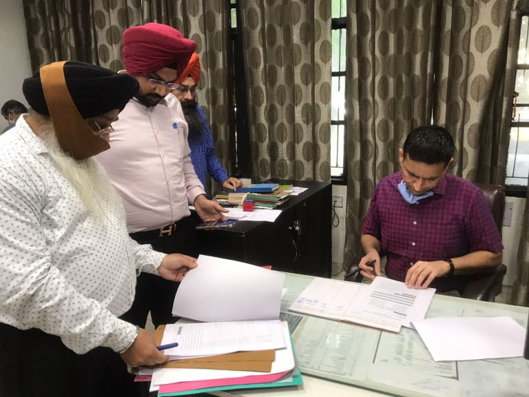 डिप्टी कमिश्नर ने ज़ीरो पैंडैंसी को सुनिश्चित बनाने के लिए डी.सी. दफ़्तर की अलग -अलग ब्रांचों का किया निरीक्षण