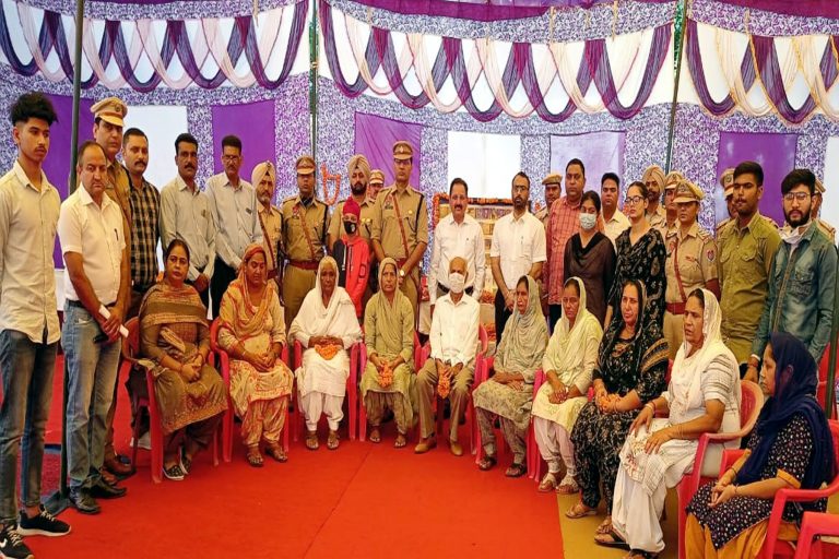 ਪੁਲਿਸ ਅਧਿਕਾਰੀਆਂ ਤੇ ਜਵਾਨਾਂ ਦੀ ਸ਼ਹਾਦਤ ਸਾਡੇ ਲਈ ਪ੍ਰੇਰਨਾ ਸਰੋਤ-ਐਸ. ਐਸ. ਪੀ ਸੁਰਿੰਦਰਾ ਲਾਂਬਾ