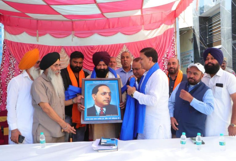 ਸ੍ਰੀ ਗੁਰੁ ਗ੍ਰੰਥ ਸਾਹਿਬ ਜੀ ਨੂੰ ਮੰਨਣ ਵਾਲਾ ਗੁਰੂ ਦਾ ਸਿੱਖ ਗੜ੍ਹੀ ਸਾਰੀਆਂ ਮਾਵਾਂ ਦਾ ਸਤਿਕਾਰ ਕਰਦਾ ਹੈ