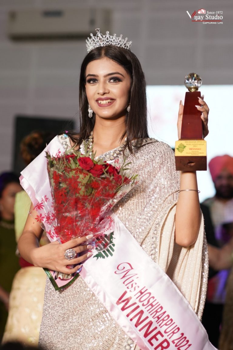 दृष्टि ने मिस और संदीप कौर ने जीता मिसेज़ होशियारपुर का खिताब