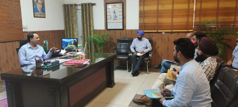 ਝੋਨੇ ਦੀ ਪਰਾਲੀ ਦੀ ਸੁਚੱਜੀ ਸੰਭਾਲ ਲਈ ਕਿਸਾਨਾਂ ਨੂੰ ਜਾਗਰੂਕ ਵਾਸਤੇ ਵੱਧ ਤੋਂ ਵੱਧ ਕਿਸਾਨ ਸਿਖਲਾਈ ਕੈਂਪ ਲਗਾਏ ਜਾਣ : ਵਧੀਕ ਡਿਪਟੀ ਕਮਿਸ਼ਨਰ